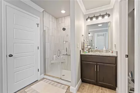 Bath - 901 Redfree Dr, Bentonville, AR 72712 photo 2 of 3