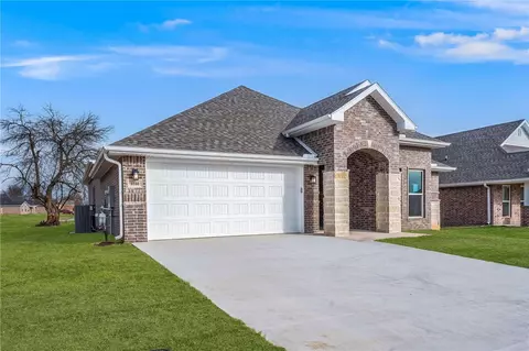 Exterior - 1100 Ari Ave, Centerton, AR 72719 photo 2 of 3