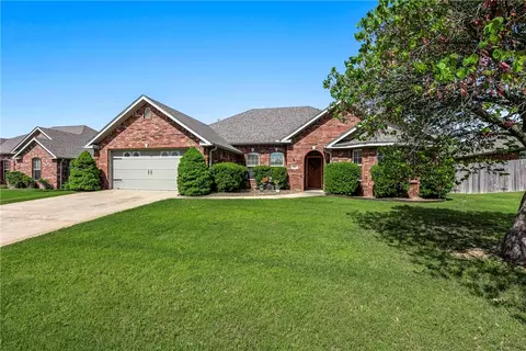 931 Walker St, Centerton, AR 72719