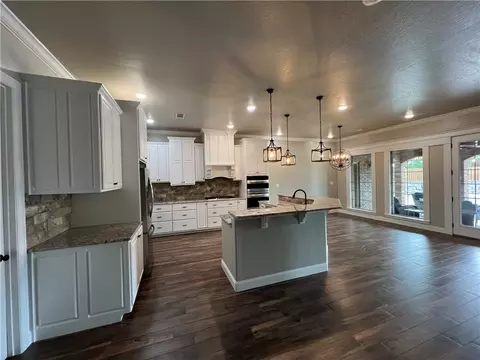 Kitchen - 2704 Bugscuffle Rd, Lavaca, AR 72941 photo 2 of 3