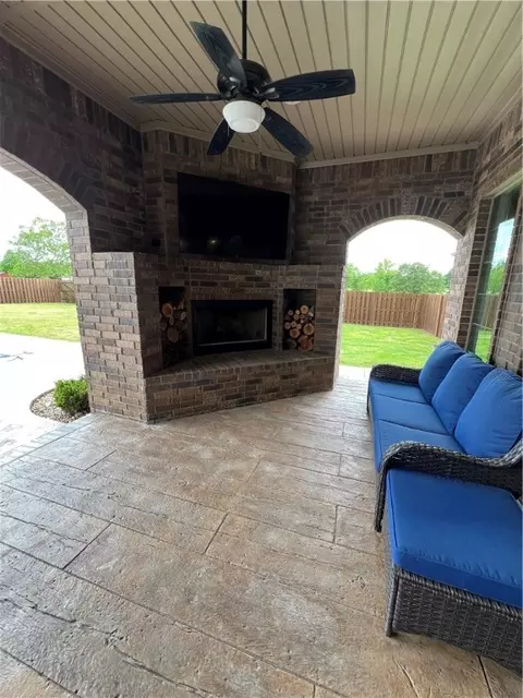 Exterior - 2704 Bugscuffle Rd, Lavaca, AR 72941 photo 4 of 6