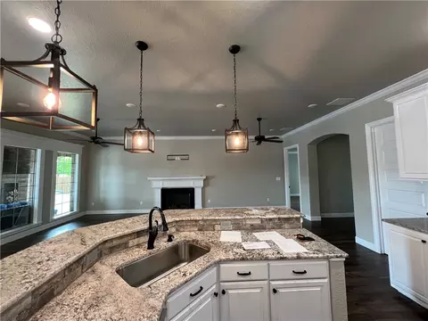 Kitchen - 2704 Bugscuffle Rd, Lavaca, AR 72941 photo 1 of 3