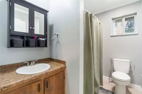 Bath - 405 Stapleton Pl, Lincoln, AR 72744 photo 2 of 2