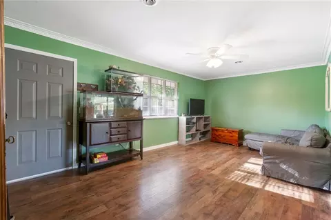 Living - 405 Stapleton Pl, Lincoln, AR 72744 photo 2 of 3