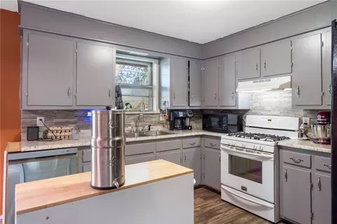 Kitchen - 405 Stapleton Pl, Lincoln, AR 72744 photo 1 of 2