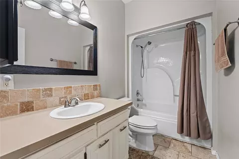 Bath - 6 Rivercliff Rd, Rogers, AR 72756 photo 3 of 5