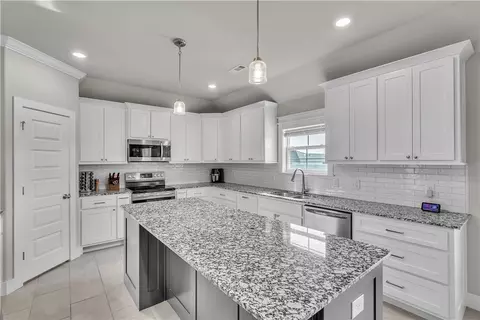 Kitchen - 12 E Loveland Loop, Farmington, AR 72730 photo 1 of 3