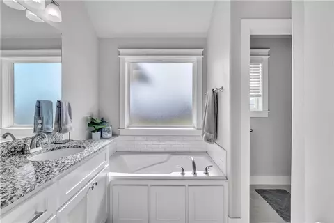 Bath - 12 E Loveland Loop, Farmington, AR 72730 photo 3 of 4