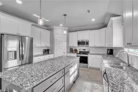 Kitchen - 12 E Loveland Loop, Farmington, AR 72730 photo 2 of 3