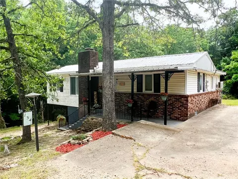 134 E Sherwood Dr, Lead Hill, AR 72644