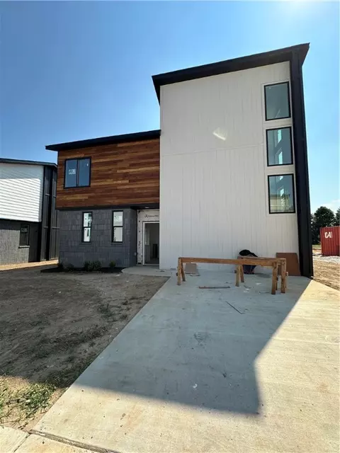 2608 W Bonnie Ln, Rogers, AR 72758