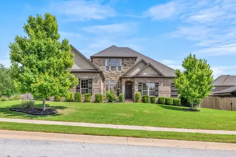 110 Brookshire Ln, Centerton, AR 72719