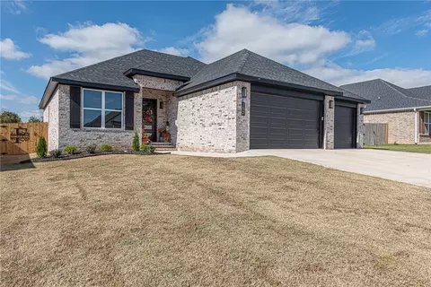 152 Nebo St, Prairie Grove, AR 72753