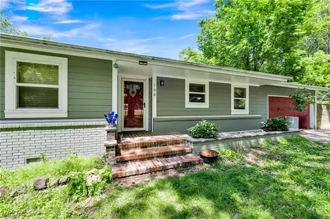 700 Edna St, Fayetteville, AR 72703