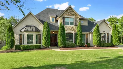 1483 Le Chesnay Dr, Centerton, AR 72719