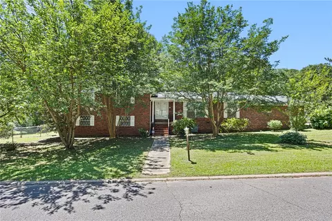 711 W 18th Ter, Russellville, AR 72801