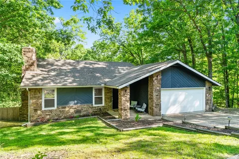 2 Perry Ln, Bella Vista, AR 72715