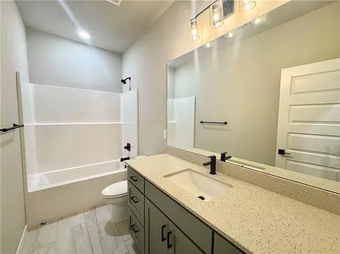 Bath - 3704 Tranquility St, Springdale, AR 72764 photo 4 of 7