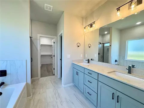 Bath - 3704 Tranquility St, Springdale, AR 72764 photo 1 of 7