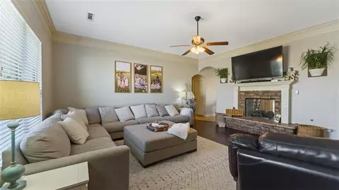 Living - 13401 Loyle Ln, Gravette, AR 72736 photo 2 of 2