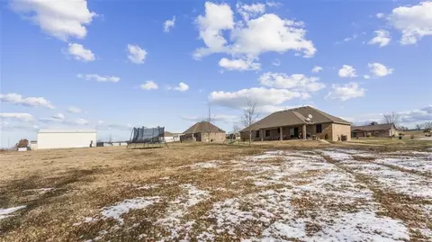 Exterior - 13401 Loyle Ln, Gravette, AR 72736 photo 4 of 5