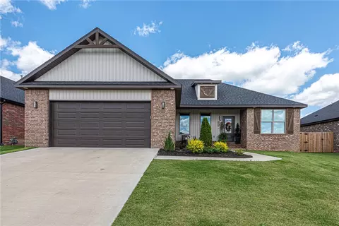 852 Round Top St, Prairie Grove, AR 72753