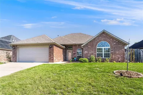 303 W Camden Dr, Rogers, AR 72756