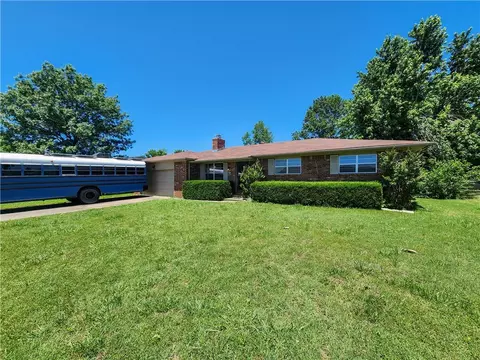 1401 W Callahan Dr, Rogers, AR 72758