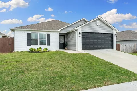 2935 W Azurite Ln, Fayetteville, AR 72704