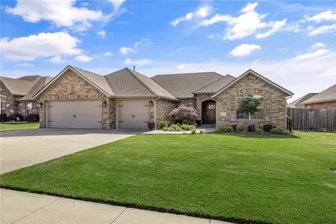 1056 Tarah Knolls Cir, Centerton, AR 72719