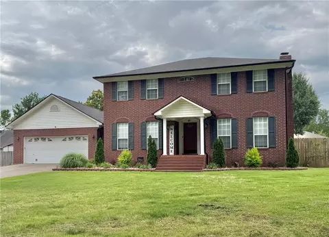 904 Deerfield Ct, Russellville, AR 72801