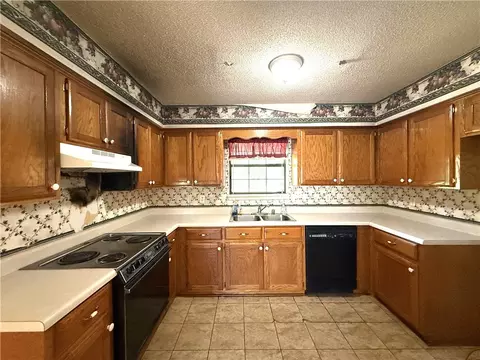 Kitchen - 250 Ridgeway Dr, Dover, AR 72837 photo 2 of 3