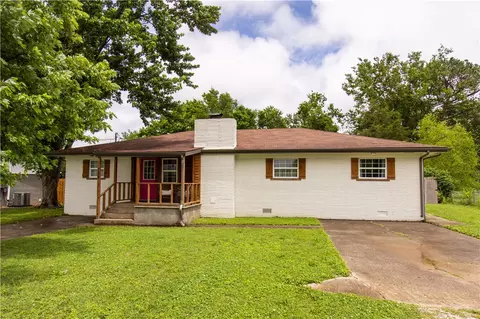 208 NW L St, Bentonville, AR 72712