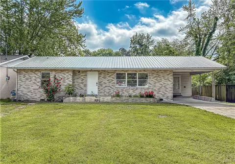 403 N Arch Ave, Green Forest, AR 72638