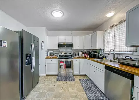 Kitchen - 103 Mockingbird St, Harrison, AR 72601 photo 1 of 1