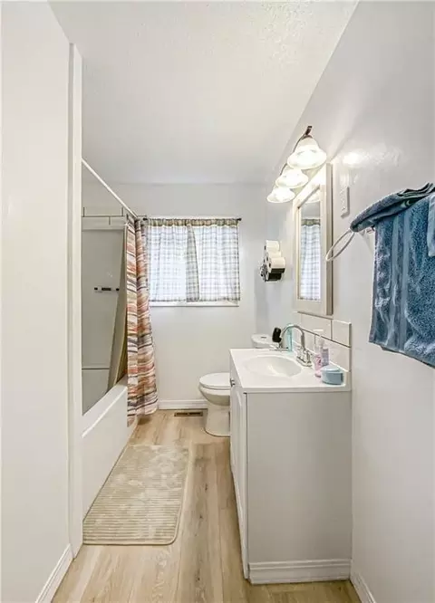 Bath - 103 Mockingbird St, Harrison, AR 72601 photo 2 of 2