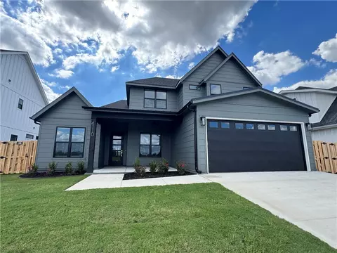 4110 Erin Dr, Rogers, AR 72758