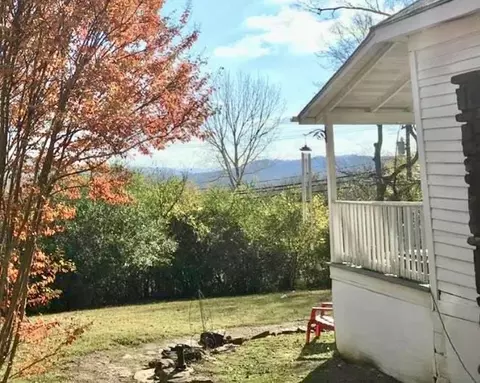 1320 E Huntsville Rd, Fayetteville, AR 72701