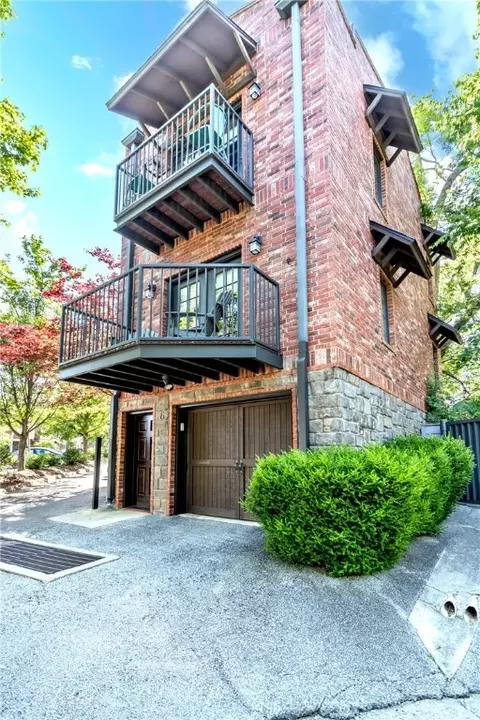 221 N Locust Ave #6, Fayetteville, AR 72701