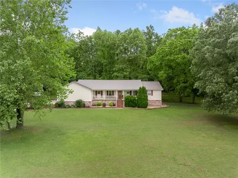 1525 Meadow Ct, Green Forest, AR 72638