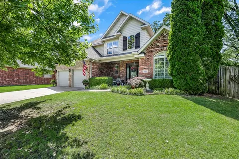 5200 S 43rd St, Rogers, AR 72758