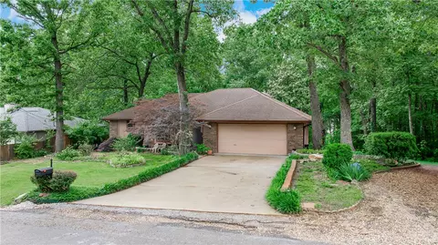 6 Runnymede Ln, Bella Vista, AR 72715
