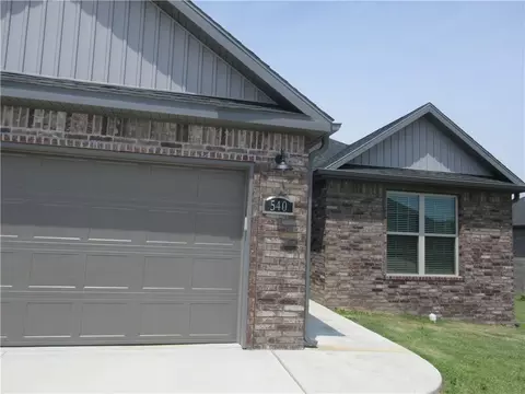 540 Linda Ln, Centerton, AR 72719