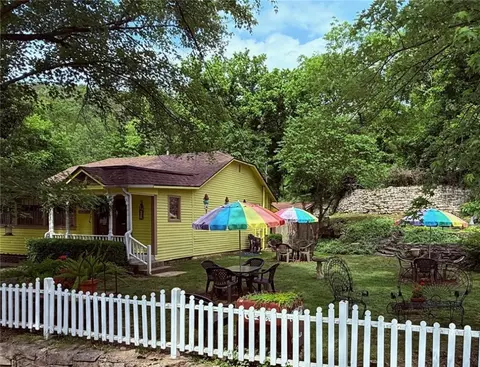 273 N Main St, Eureka Springs, AR 72632