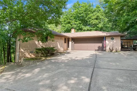 3 Summit Dr, Holiday Island, AR 72631