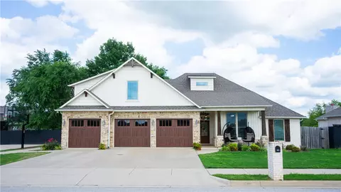 404 Crawford St, Pea Ridge, AR 72751