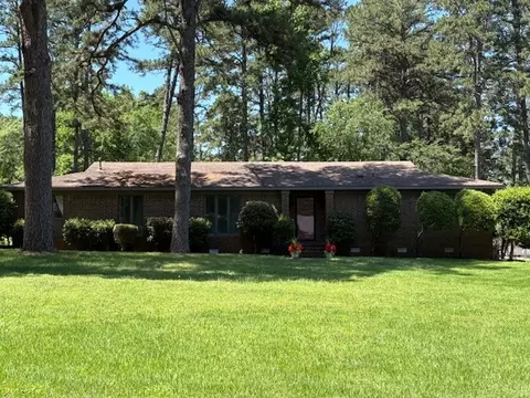 809 Eastwood Dr, Russellville, AR 72801