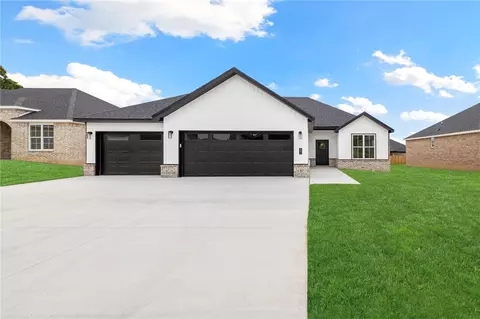 881 E Buchanan St, Prairie Grove, AR 72753