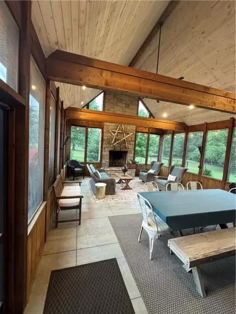 255 Napa Dr, Fayetteville, AR 72703
