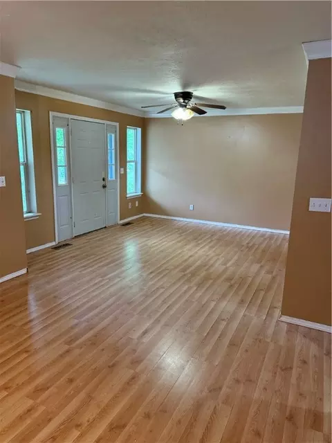 Living - 811 E A E Fick, Harrison, AR 72601 photo 1 of 2
